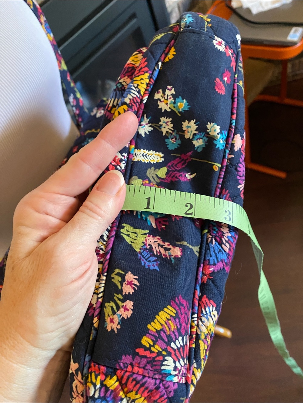 VERA BRADLEY Midnight Wildflowers quilted crossbody bag, purse, satchel. Beauty! - Picture 16 of 16